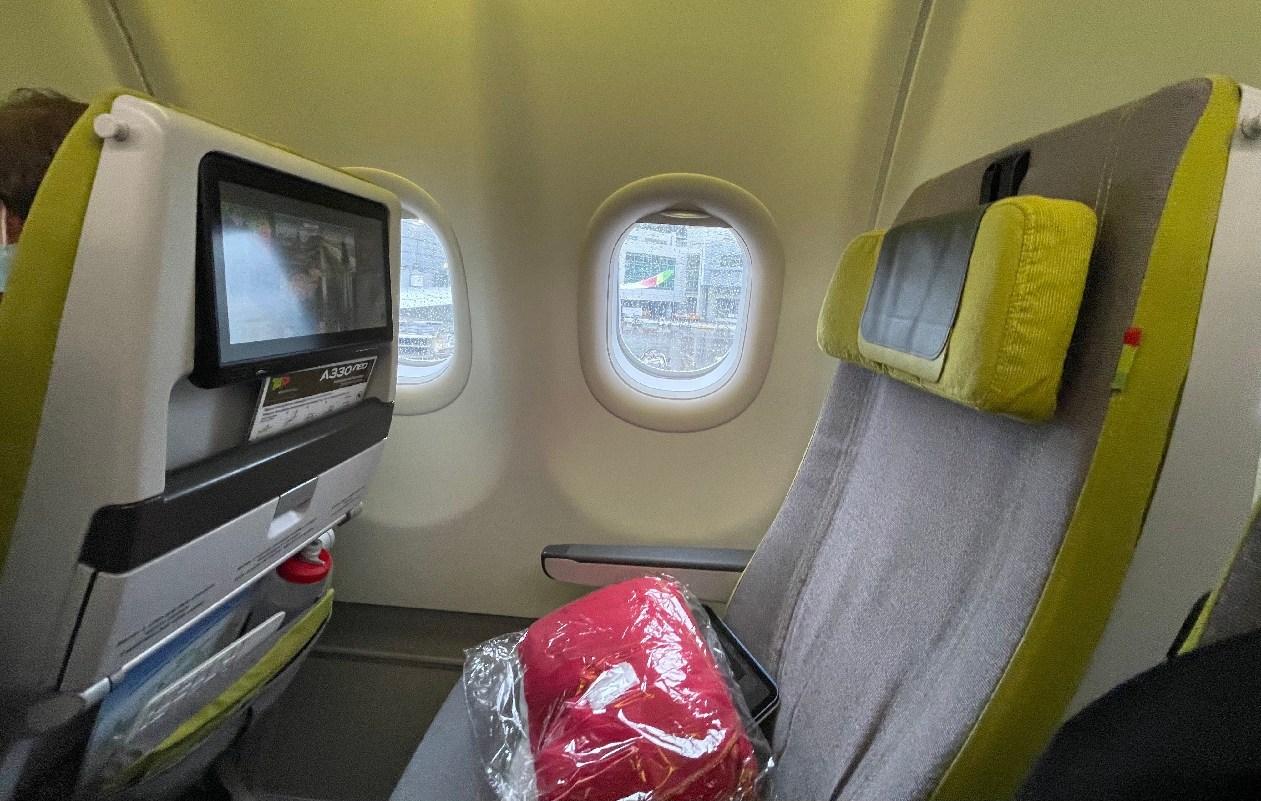 Economy Class Meal on TAP Air Portugal: A balanced tray with a hot main course, salad, and dessert.